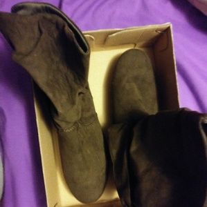 Brown ankle swade boots